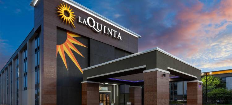 休斯顿斯塔福德舒格兰拉昆塔温德姆套房酒店(La Quinta Inn & Suites by Wyndham Houston Stafford Sugarland)图片