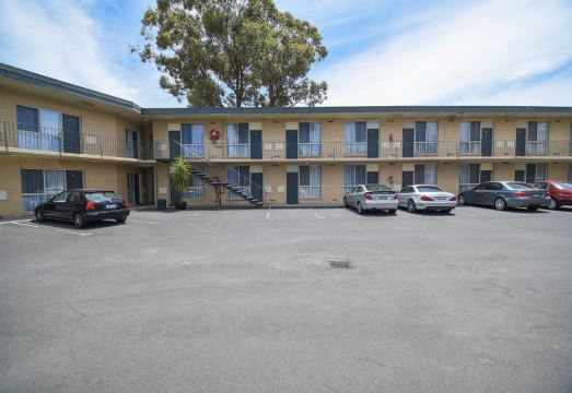 Dandenong Motel Hotel Overview