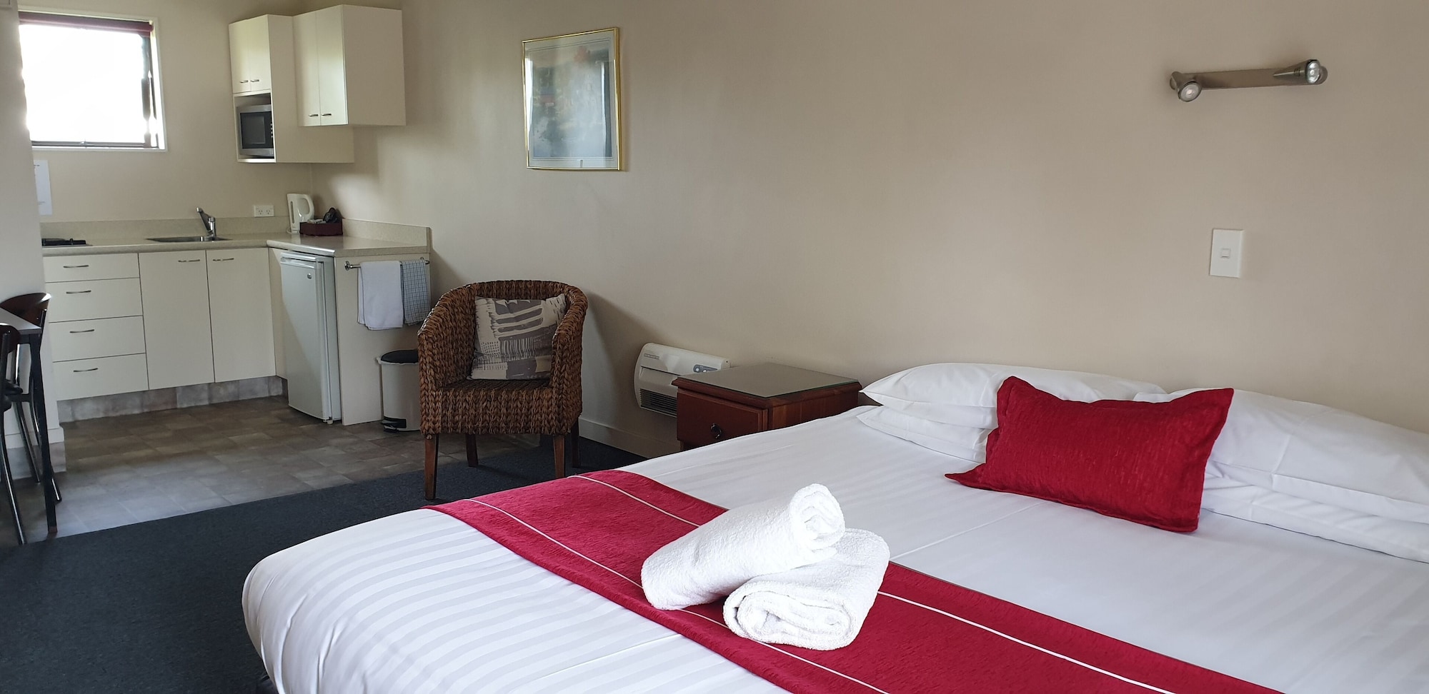 Commodore Motor LodgeOver view