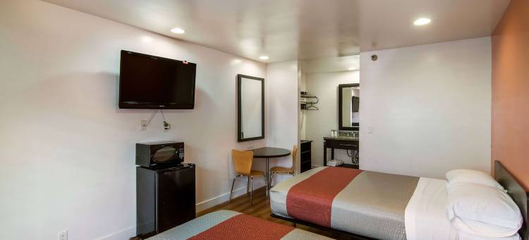 加利福尼亚蒙特利公园 Motel 6 酒店(Motel 6 Monterey Park, CA)图片