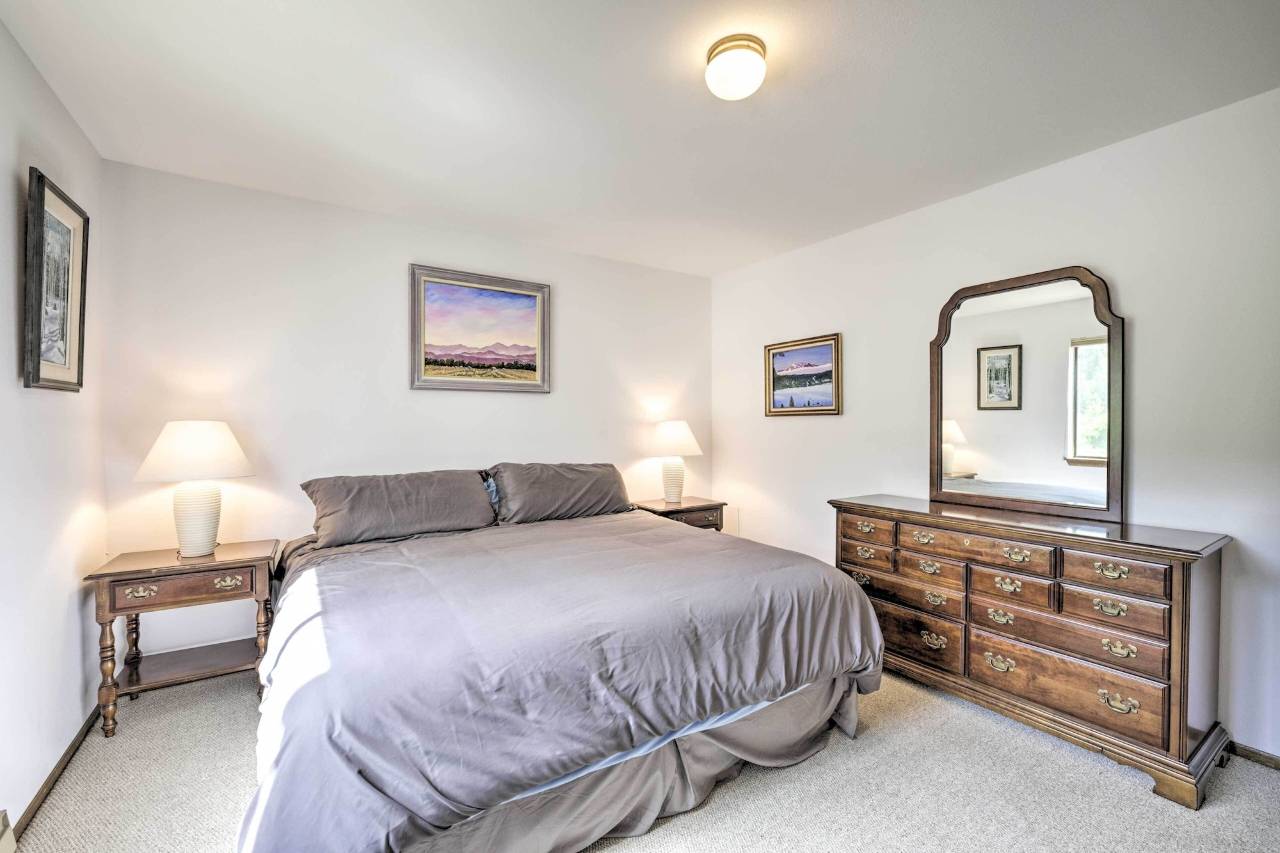 '河之家'小屋带院子:靠近狼溪!(The River Home Cabin with Yard Near Wolf Creek!)