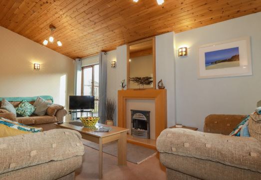 4 the Glade Hotel Overview