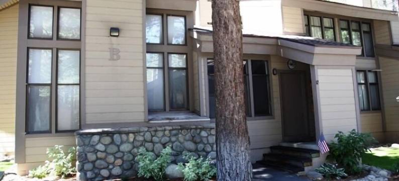 St. Moritz 12 Bright and Cozy Mountain Cabin, Centrally Located by RedAwning图片