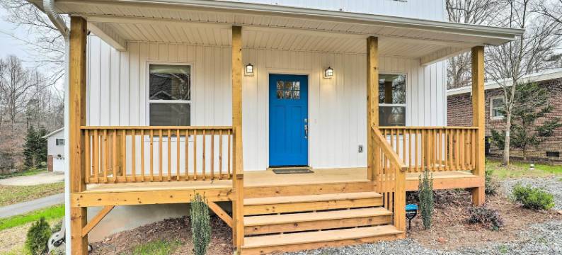 现代坎德勒之家带甲板和院子！(Modern Candler Home with Deck and Yard!)图片