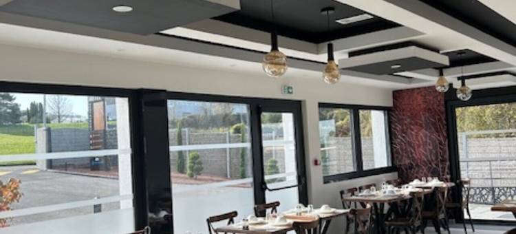 瓦尔酒店蒙贝利亚尔南(Val Hôtel Montbéliard Sud)图片