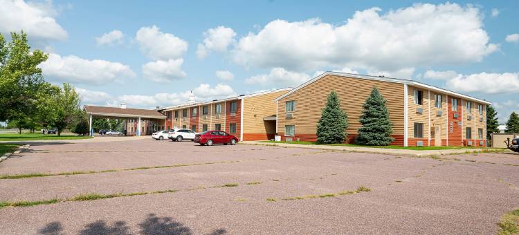 OYO 雷德伍德福尔斯酒店 - 近杰克波特娱乐场(OYO Hotel Redwood Falls Near Jackpot Casino)图片