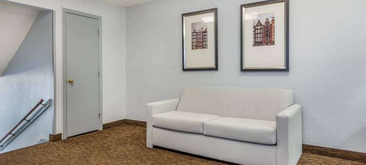 HomeTowne Studios & Suites Greensboro图片