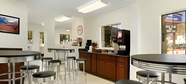 费拉格尔斯塔夫大学西温德姆豪生酒店(Howard Johnson by Wyndham Flagstaff University West)图片