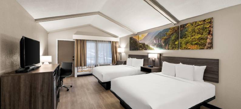 莱茵兰德戴斯市中心凯隆波因特酒店(Clarion Pointe Rhinelander Downtown)图片