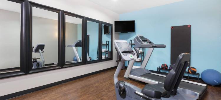 麦迪逊维尔温德姆戴斯套房酒店(Days Inn & Suites by Wyndham Madisonville)图片