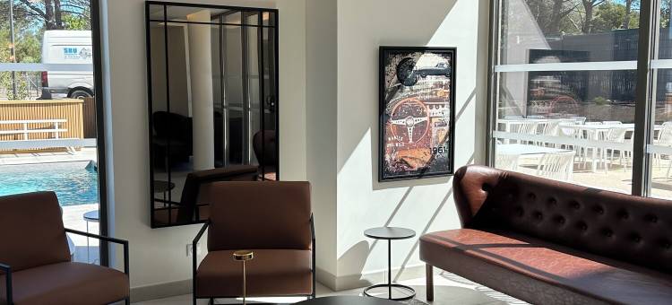 阿多尼斯勒卡斯特莱(Adonis le Castellet)图片