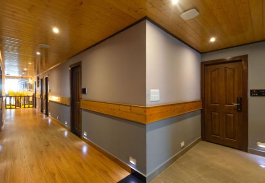 Sumitel Queens Yard Hotel Overview