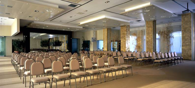 科斯莫宫酒店(Cosmo Hotel Palace)图片