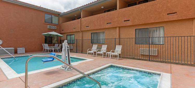 欧申赛德凯艺套房酒店-近彭德尔顿营(Quality Inn & Suites Oceanside Near Camp Pendleton)图片