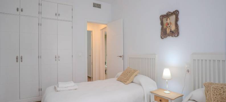 Apartment in Peñaflor with Charming Patio图片