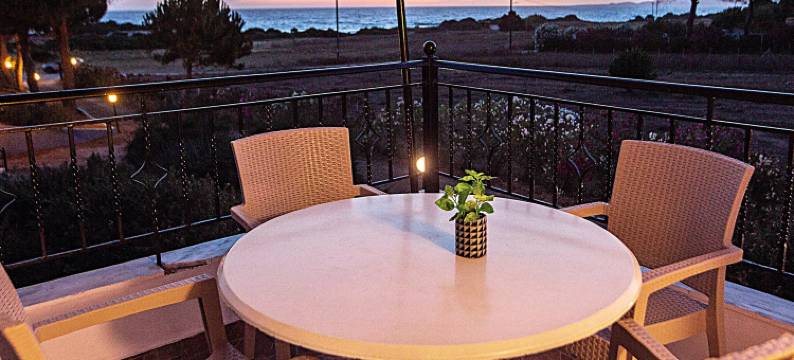 罗曼诺斯海滩别墅酒店(Romanos Beach Villas)图片