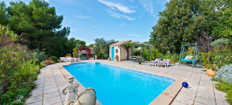 Modern holiday home with private pool图片