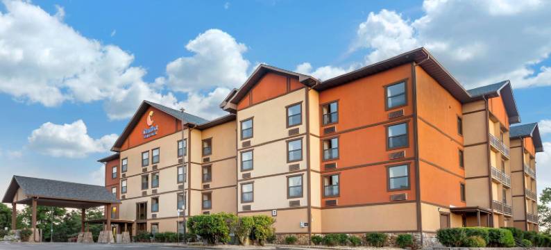 布兰森梅多斯舒适套房酒店(Comfort Inn & Suites Branson Meadows)图片