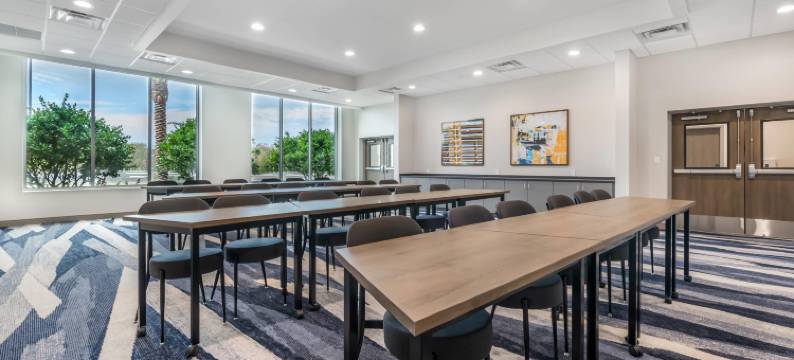 舒适酒店及套房，奥兰多桑福德机场(Comfort Inn & Suites Orlando Sanford Airport)图片