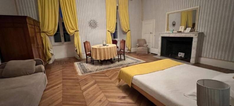 布塞城堡(Château de Busset)图片