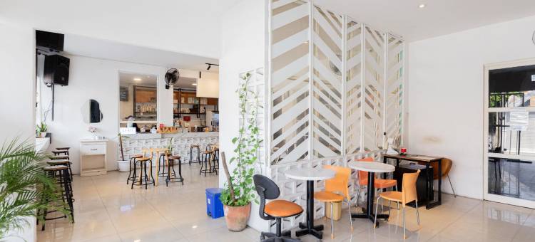 泗水红多兹斯瓦兰克托酒店(RedDoorz near Suroboyo Carnival Park)图片