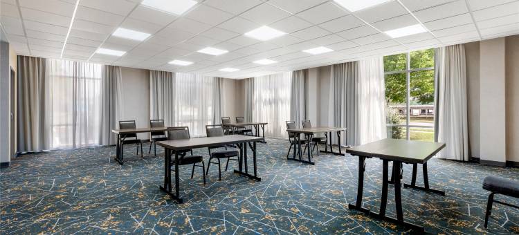 夏洛特机场欢朋套房酒店(Hampton Inn & Suites Charlotte-Airport)图片