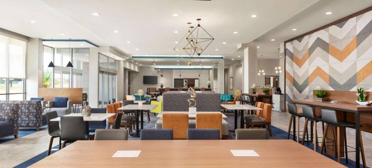 不伦瑞克金岛拉昆塔温德姆套房酒店(La Quinta Inn & Suites by Wyndham Brunswick/Golden Isles)图片