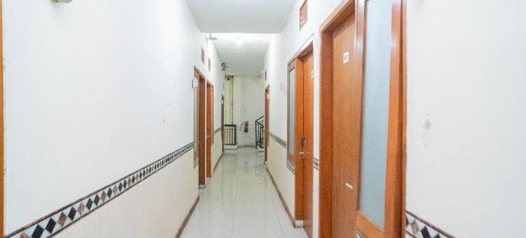 红多兹酒店靠近阿约萨里2号航站楼(RedDoorz Near Flyover Arjosari Malang)图片