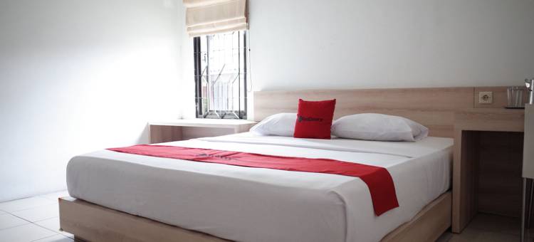 阿伦柯塔苏卡布米附近瑞德多兹酒店(RedDoorz Near Taman Kota Lapang Merdeka Sukabumi)图片