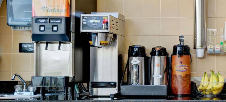 佐治亚麦克多诺温德姆速 8 酒店(Super 8 by Wyndham McDonough GA)图片