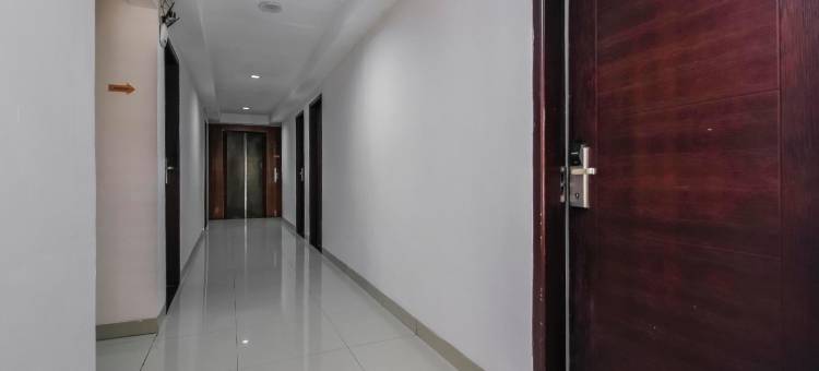 红多兹高级酒店-靠近勿加泗银河购物中心(RedDoorz Plus Near Galaxy Bekasi)图片