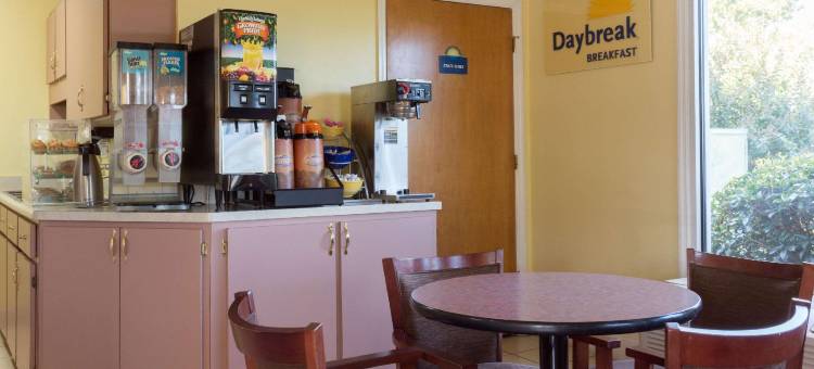 拉蒙特-蒙蒂塞洛戴斯酒店(Days Inn by Wyndham Lamont/Monticello)图片