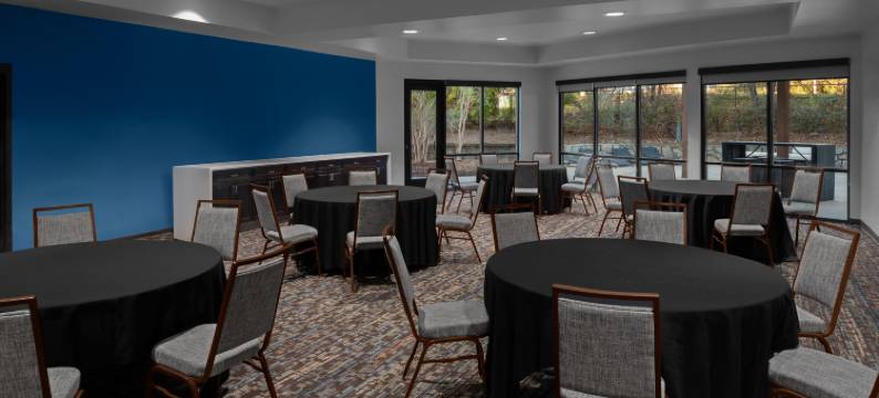 罗利北/三角镇中心万怡酒店(Courtyard Raleigh North/Triangle Town Center)图片