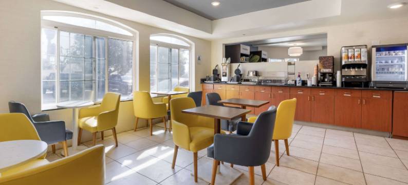 欧申赛德市-彭德尔顿营舒适套房酒店(Comfort Suites Oceanside Camp Pendleton Area)图片