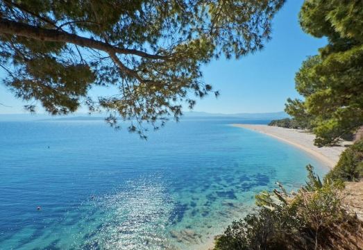 Nikola - Comfortable - A2Hotel Overview