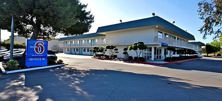 丽笙公园酒店，特雷西(Super 8 by Wyndham Tracy)图片