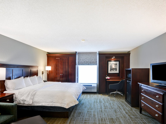 希尔顿欢朋酒店-夏洛特加斯托尼亚