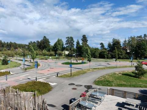 Luxury Villa with Beautiful Garden & Easy City Access