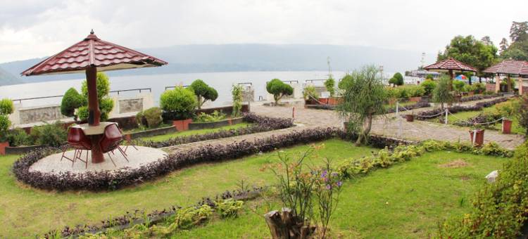 达玛亚贡海滩酒店(Darma Agung Beach Hotel Parapat)图片