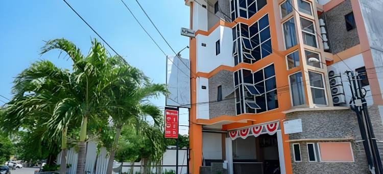 红多兹普拉斯酒店-近奇普特拉购物中心新邦利马2号(RedDoorz Plus Near Ciputra Mall Simpang Lima 2)图片