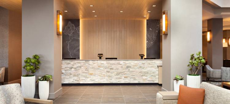 蒙特雷湾海滨希尔顿大使套房酒店(Embassy Suites by Hilton Monterey Bay Seaside)图片