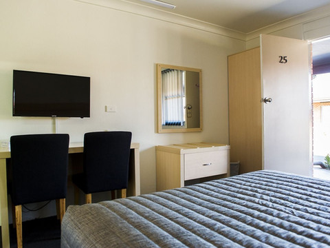 樱花盛开汽车旅馆