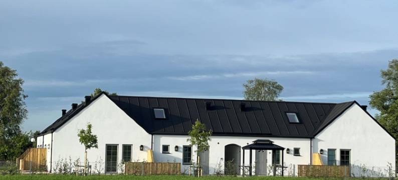 马拉胡森塞梅斯特比奥斯特伦 - 小屋 & 农场套房(Mälarhusen Semesterby Österlen - Stugor & Gårdssviter)图片