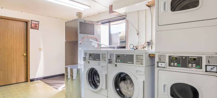 比格沃特羚羊峡谷罗德威套房酒店(Rodeway Inn & Suites Big Water - Antelope Canyon)图片