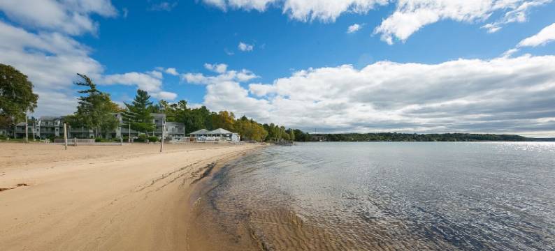 岸边湖畔公寓5682单元(The Shores Lakeside Condo Unit 5682)图片