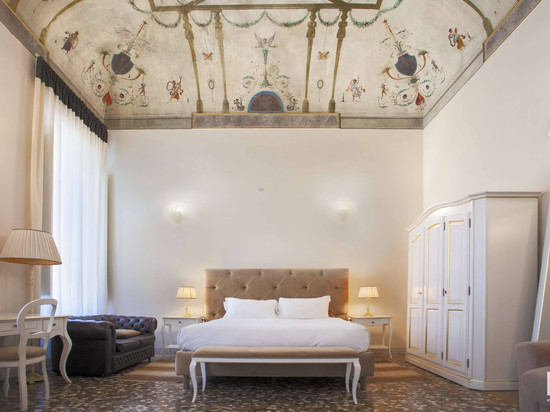 加莱蒂阿比奥斯广场酒店