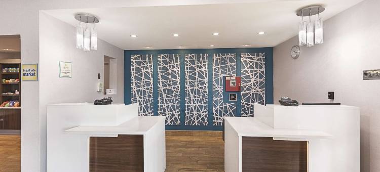 梅德福森特勒尔波因特拉昆塔温德姆套房酒店(La Quinta Inn & Suites by Wyndham Central Point - Medford)图片