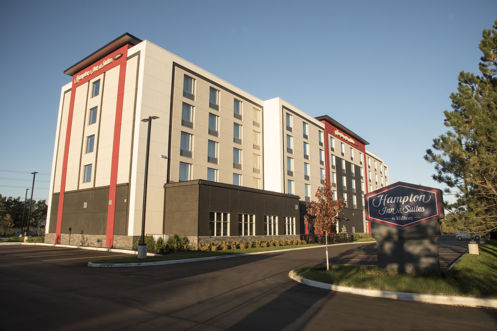 Hampton Inn & Suites by Hilton Thunder Bay Over view