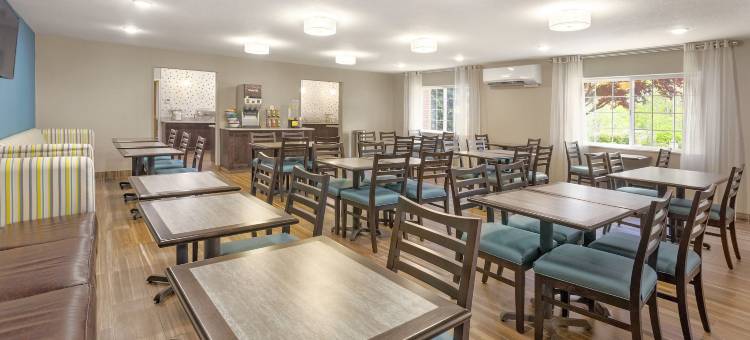 图拉丁-南奥斯威戈湖舒适套房酒店(Comfort Inn & Suites Tualatin - Lake Oswego South)图片