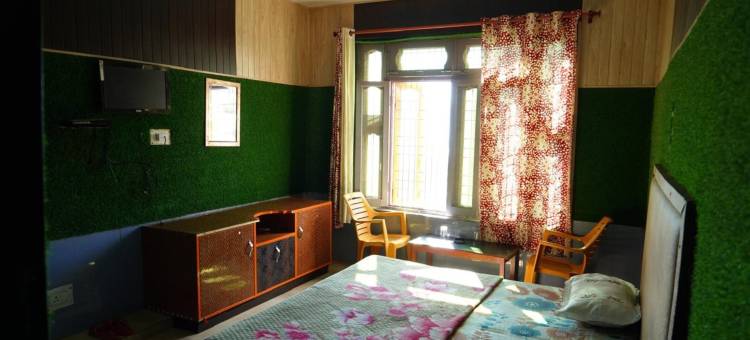 新Shri Anand最佳酒店，位于贝里纳格(New Shri Anand Best Hotel Berinag)图片